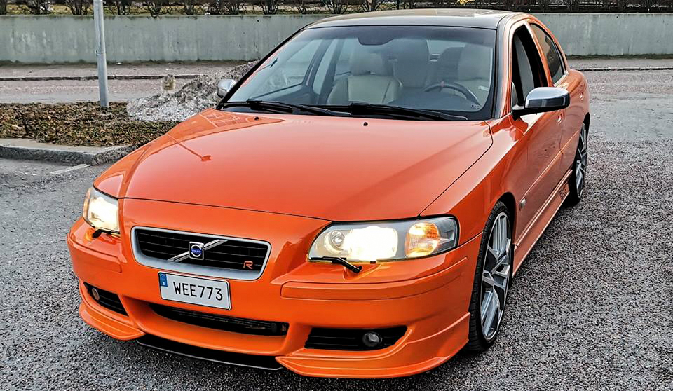 This image has an empty alt attribute; its file name is r.jpg